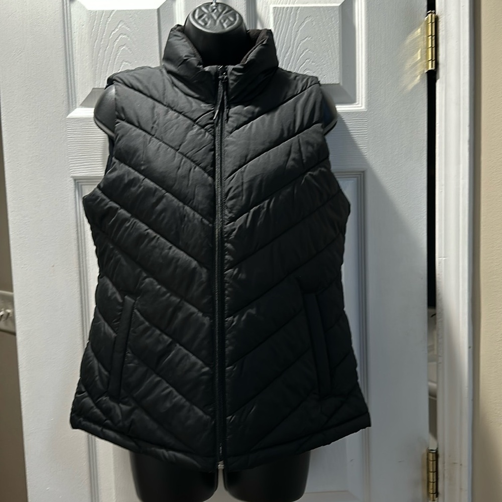 EUC Black Puffer Vest | Size M